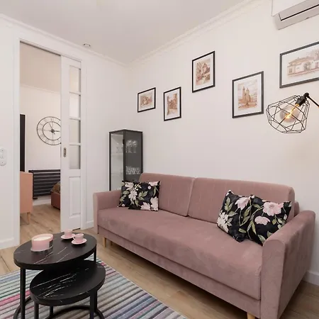 Beautiful & Stylish Dietla With Air Conditioning By Renters
