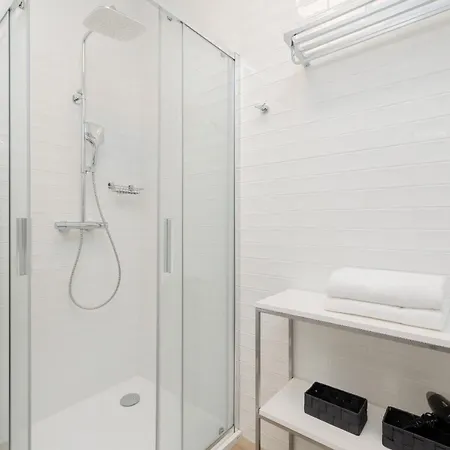 Apartment Beautiful & Stylish Dietla With Air Conditioning By Renters