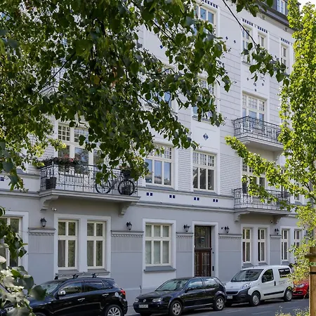 Apartment Beautiful & Stylish Dietla With Air Conditioning By Renters *