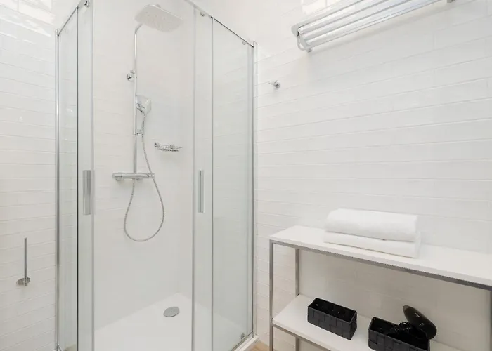 Apartment Beautiful & Stylish Dietla With Air Conditioning By Renters