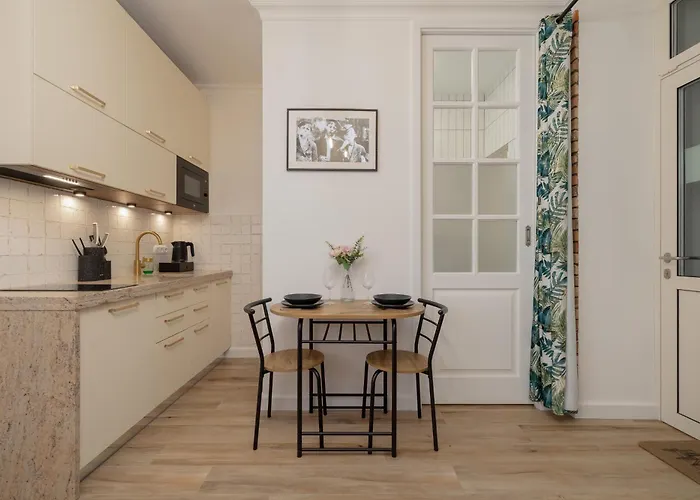 Apartment Beautiful & Stylish Dietla With Air Conditioning By Renters