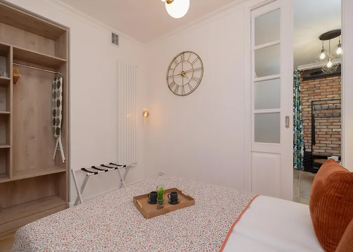 Beautiful & Stylish Dietla With Air Conditioning By Renters