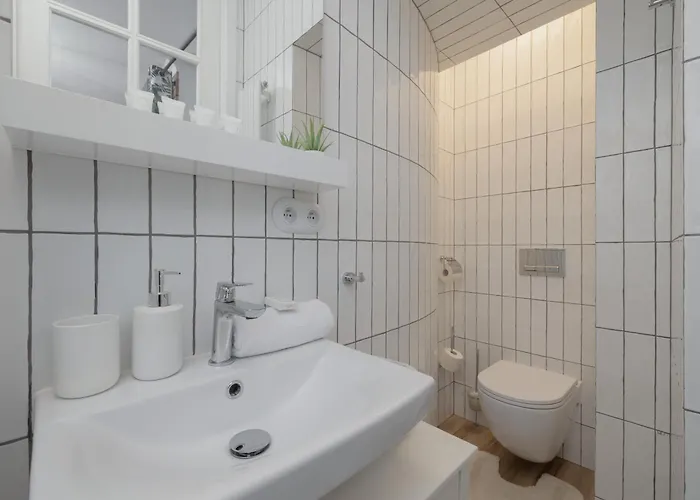 Beautiful & Stylish Dietla With Air Conditioning By Renters Apartment Krakow