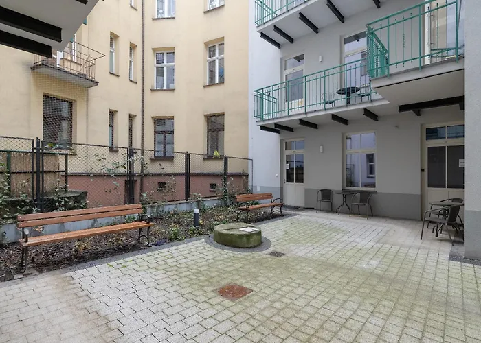 Beautiful & Stylish Dietla With Air Conditioning By Renters Lägenhet