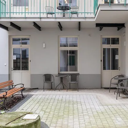 Beautiful & Stylish Dietla With Air Conditioning By Renters Krakkó